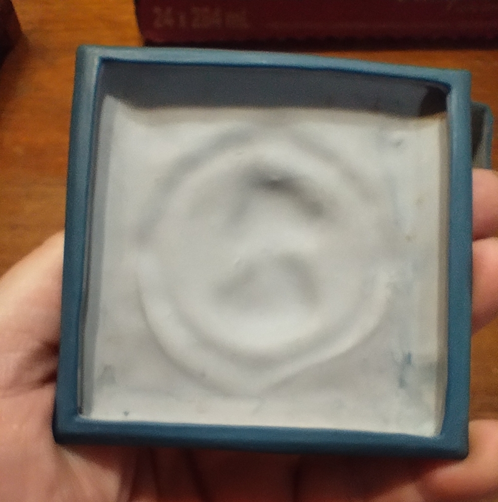 Wedgewood Style Trinket Box, Ceramic, Blue & White, Cameo on Lid - Picture 9 of 9